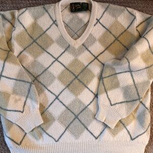 Bobby Jones Baby Alpaca V-necked sweater